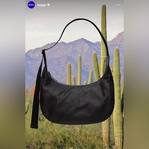 Medium Leather Crescent Bag Black